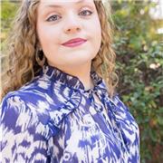 Ana, estudiante de Educación Primaria, ofrece clases en Alicante para niños y adultos. ¡Aprende de manera divertida!